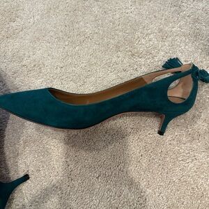 AQUAZZURA Bow Tie fringe kitten heel Pumps Emerald green suede 37